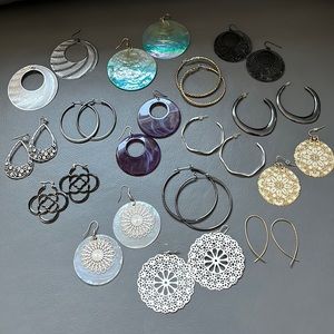 15 pairs of gently used earrings👍🏻